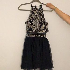 Semi-formal mesh attached two-piece dress.